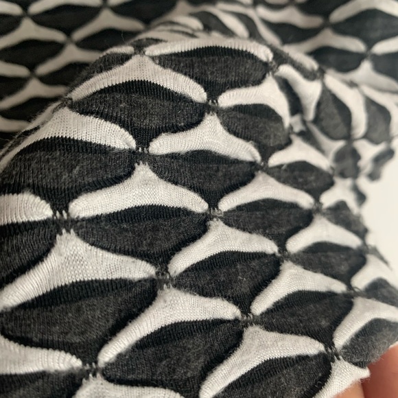 Textured grey and white skirt - Picture 5 of 7